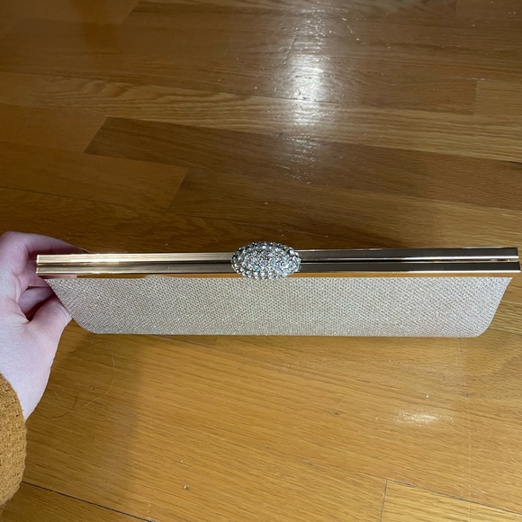 Gold clutch with chain straps! - Picture 2 of 6